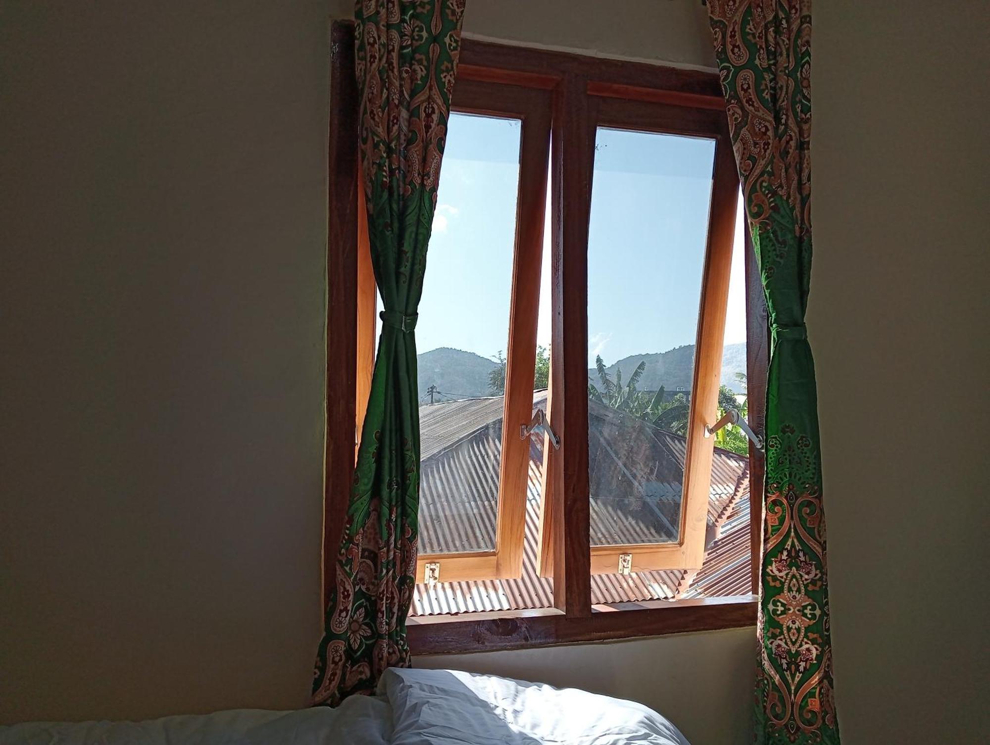 Yusilver Guest House ลาบวนบาโจ ภายนอก รูปภาพ
